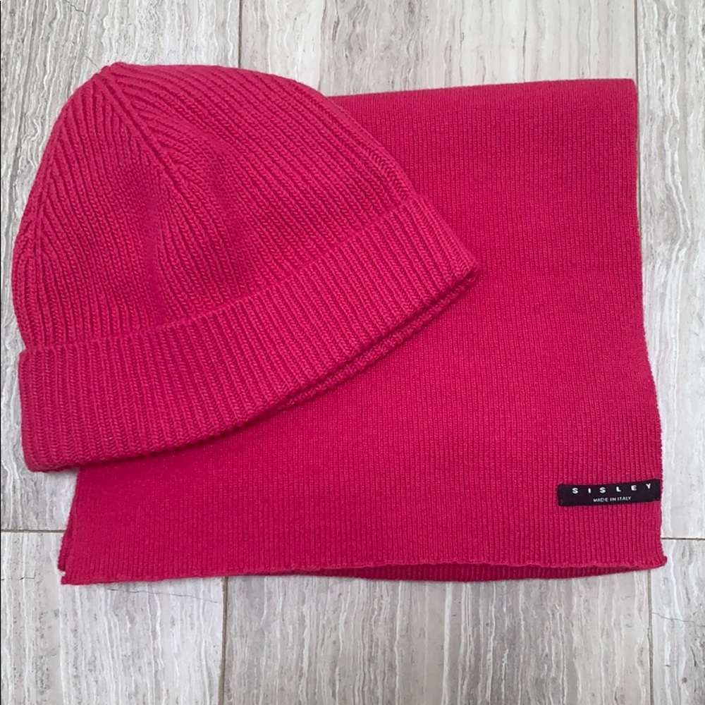 Gorgeous winter scarf and a hat by top designer